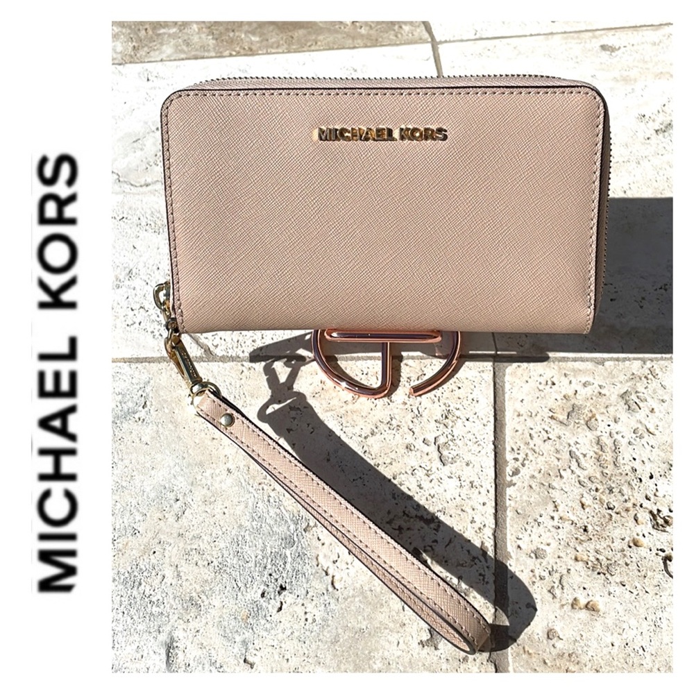 Michael Kors JetSet LG Saffiano Leather Continent Zip Phone Case/Wallet/Wristlet